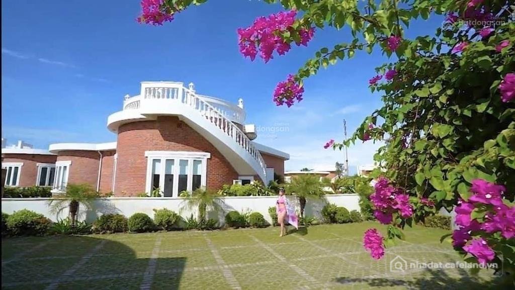 Bán nhà riêng: Một căn villa 3 phòng ngủ, full nội thất xịn xò. 632m2, đã có sổ 