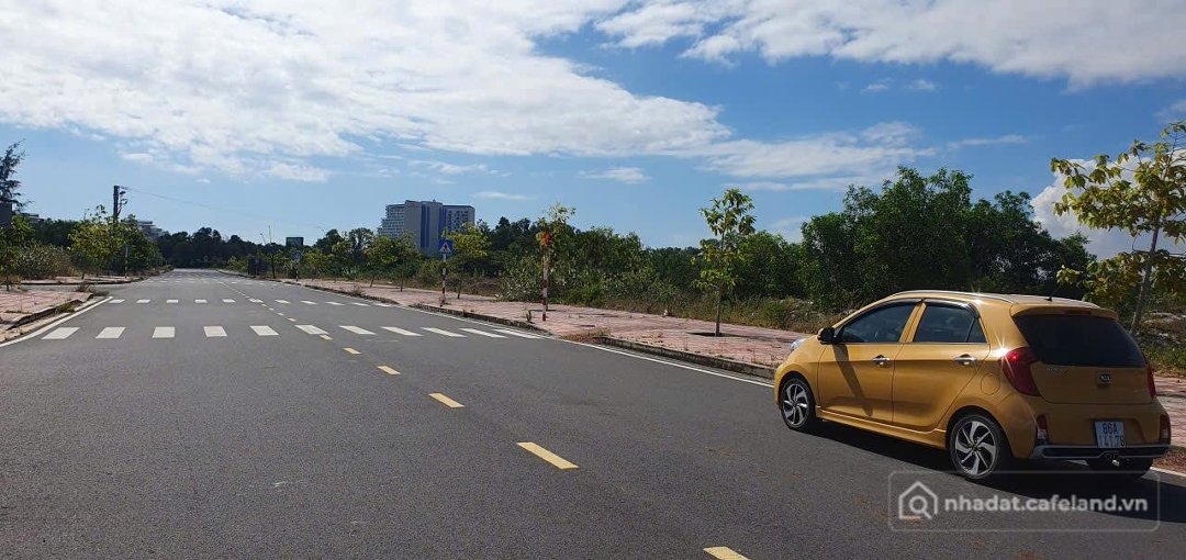 Bán đất thổ cư: Bán Golden Bay Nền D17 view công viên đường thông thẳng ra đường