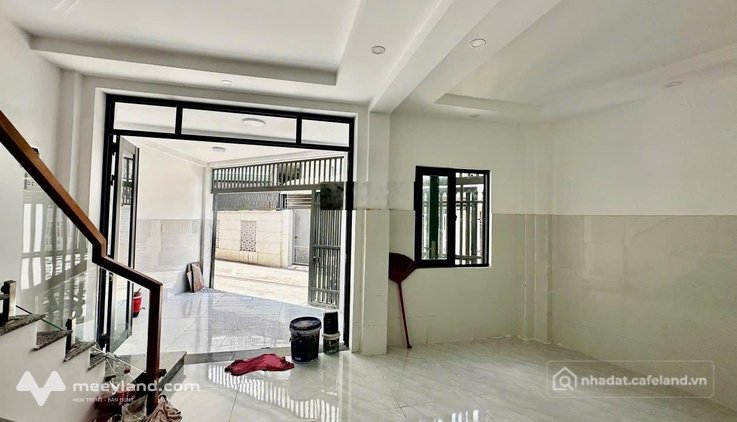 Bán nhà riêng: Chủ gởi bán nhà 1 trệt 1 lầu (góc 2 mặt tiền) đường xe hơi. Thuộc