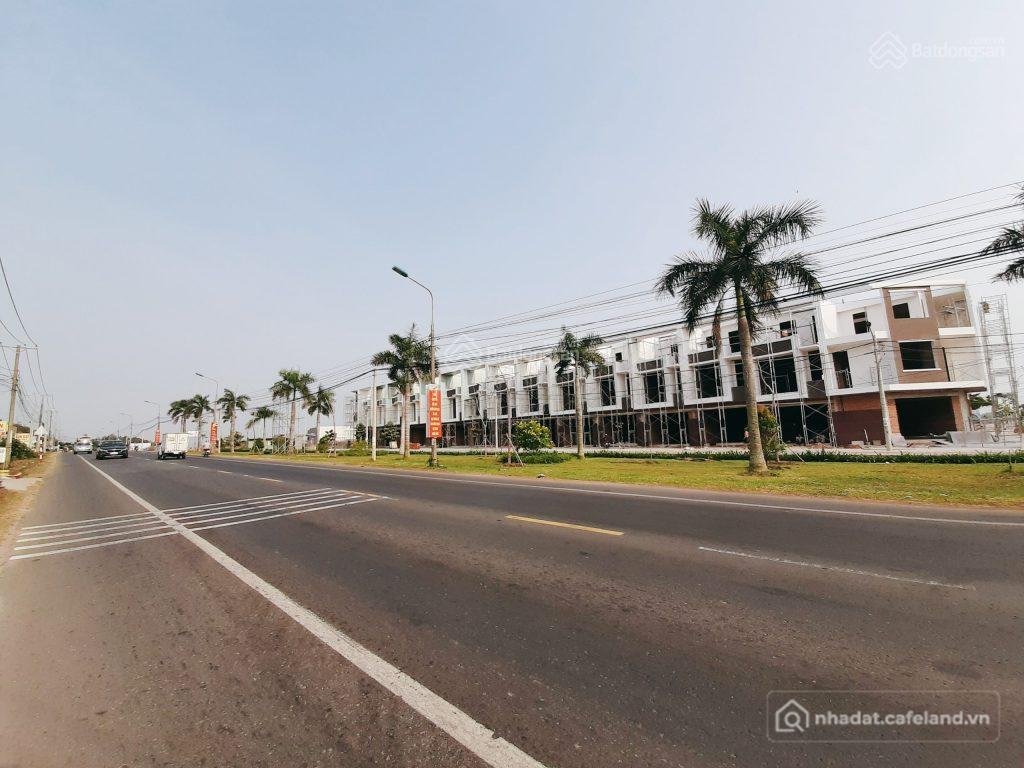 Bán đất thổ cư: Bán 2 lô đất ngay chợ lộc an khu tái định cư sân bay đường 769. 