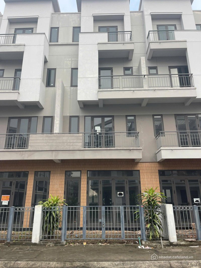 Bán nhà riêng: Chuyển nhượng shophouse Centa Diamond 4 tầng thô, hỗ trợ vay!
