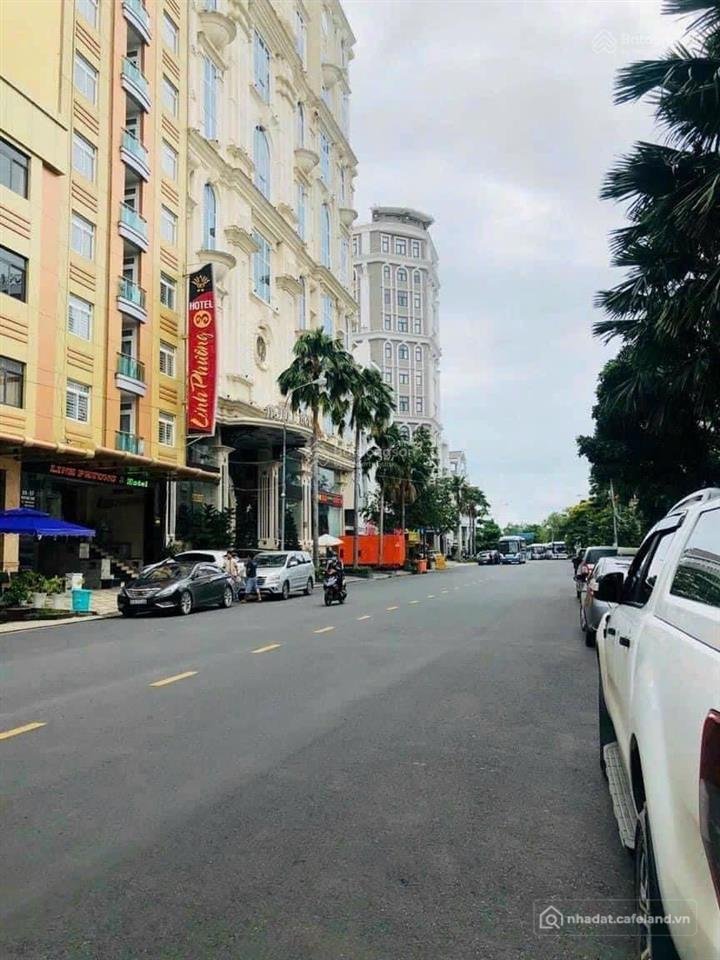 Bán đất thổ cư: Bán nền biệt thự mặt tiền đường phạm ngọc thạch, gần trung tâm t