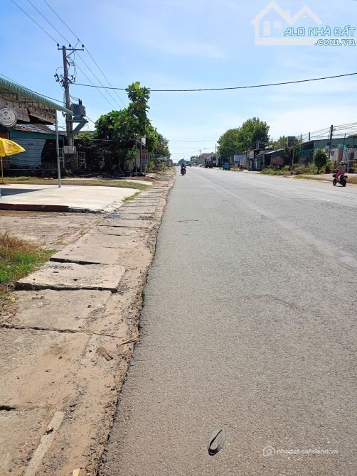 Bán đất thổ cư: Bán đất mặt tiền Quốc lộ 22B gần chợ Mỏ Công Tân Biên 10x70m thổ