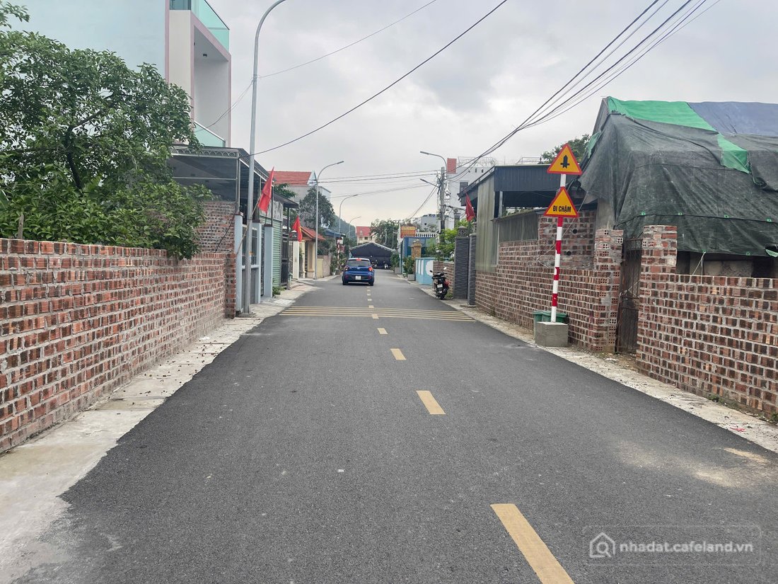 Bán đất thổ cư: Bán 147 m Thiên Hương , đường thôn trải nhựa, cách 352 :100m. L/