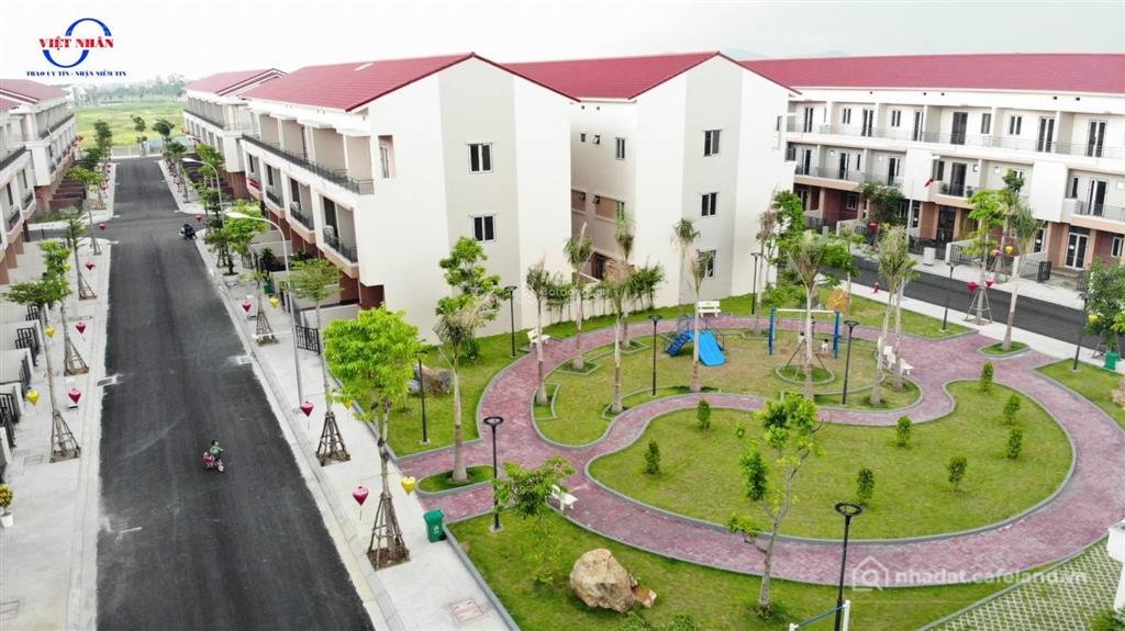 Bán nhà riêng: Bán gấp căn lk centa city. 75m, 3,5 tầng. cách vincom megamall 1,