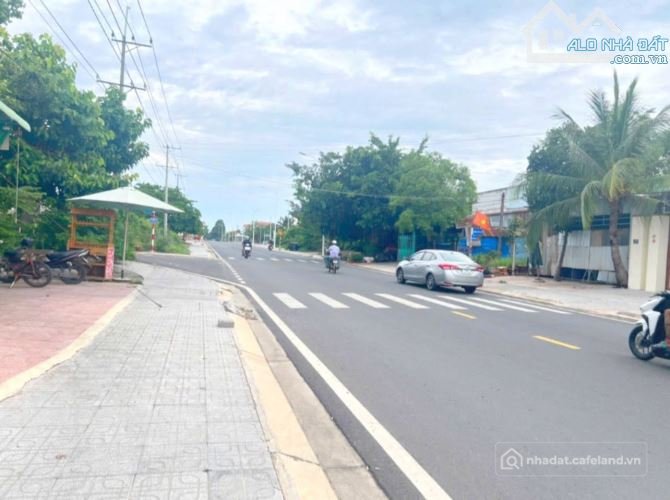 Bán đất thổ cư: Đất 2 mặt tiền Huỳnh Tấn Phát, Phường Hiệp Ninh, Tây Ninh