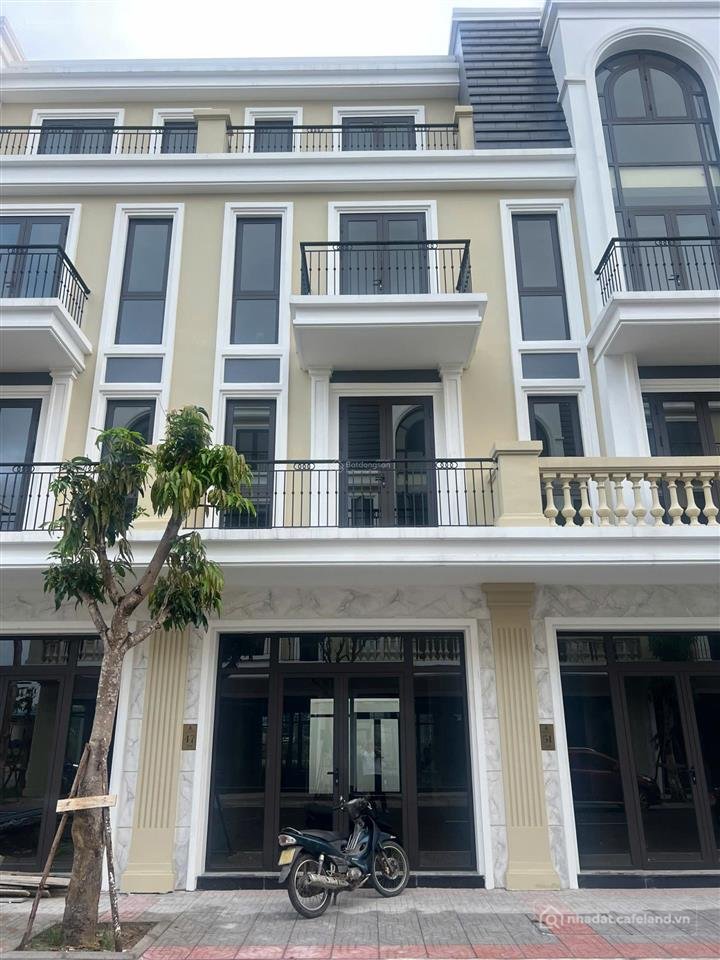 Bán nhà riêng: Cực kỳ hiếm, duy nhất căn liền kề golden point mặt đường thời đại