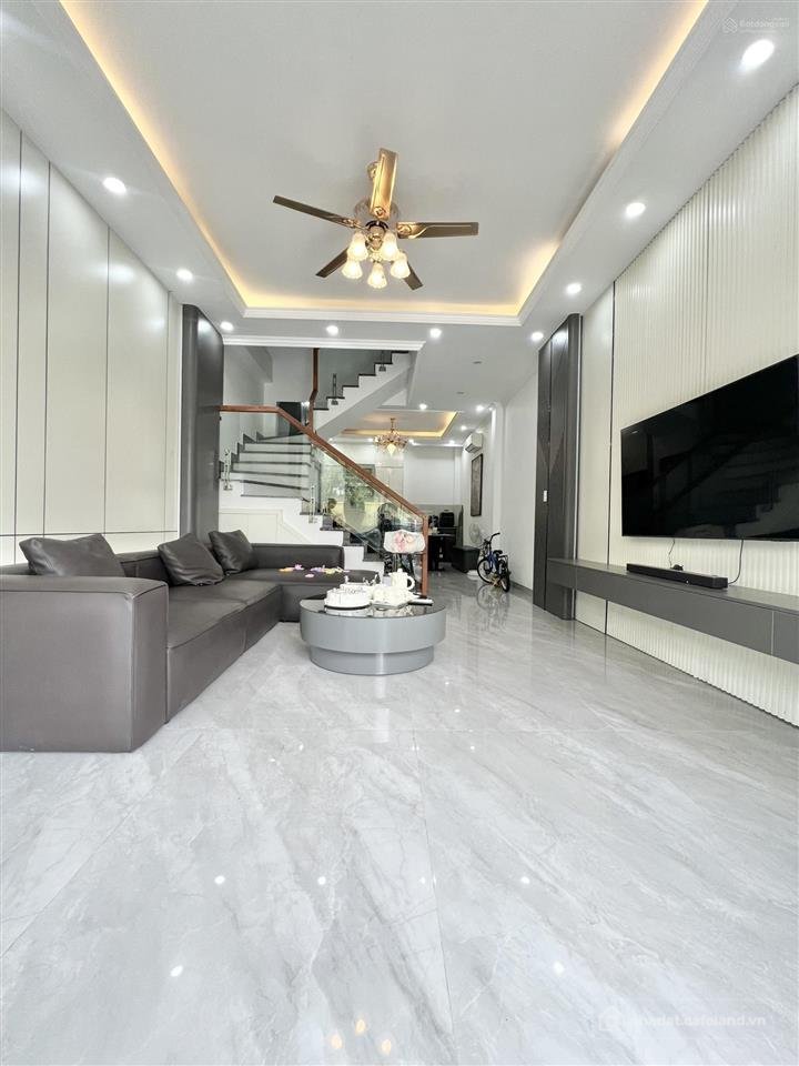 Bán nhà riêng: Căn nhà siêu đẹp 4 tầng full nội thất hướng đông nam tại him lam 