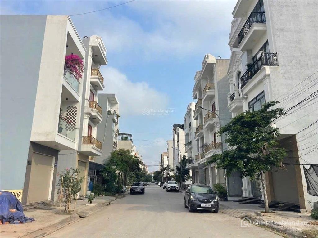 Bán đất thổ cư: Đất 45m2 mt 4,5m đường 13m tđc a51 hồ sen ngay aeon mall k lỗi l