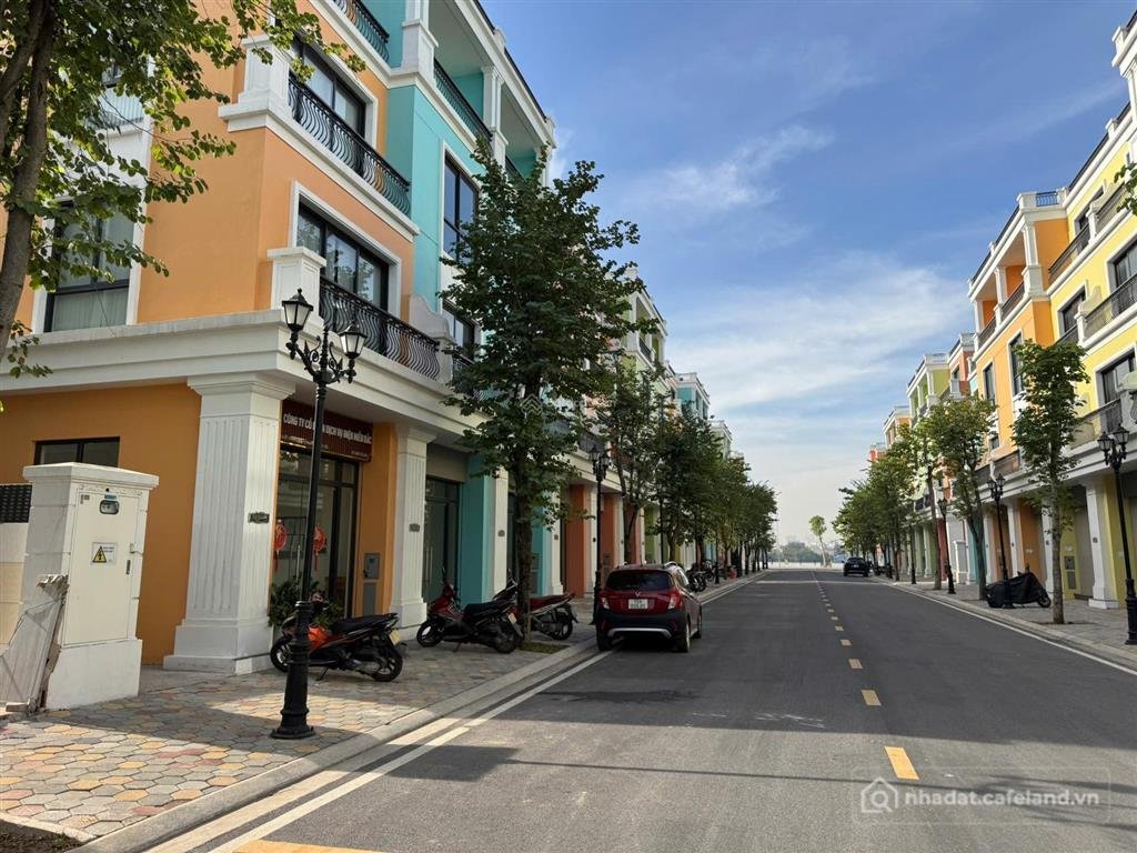 Bán nhà riêng: Nhà phố liền kề giá hơn 5 tỷ, nằm gần công viên,trường học,gần ca