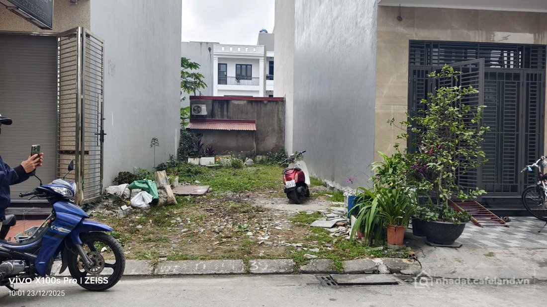 Bán đất thổ cư:  SIÊU HIẾM – LÔ ĐẤT 50m2- TĐC VINHOMES RIVERSIDE SỞ DẦU GIÁ TỐT