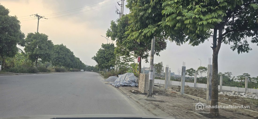 Bán đất thổ cư: Bán 284m đất dãy E khu đấu giá kim chân. Mặt đường trần lựu. Phư