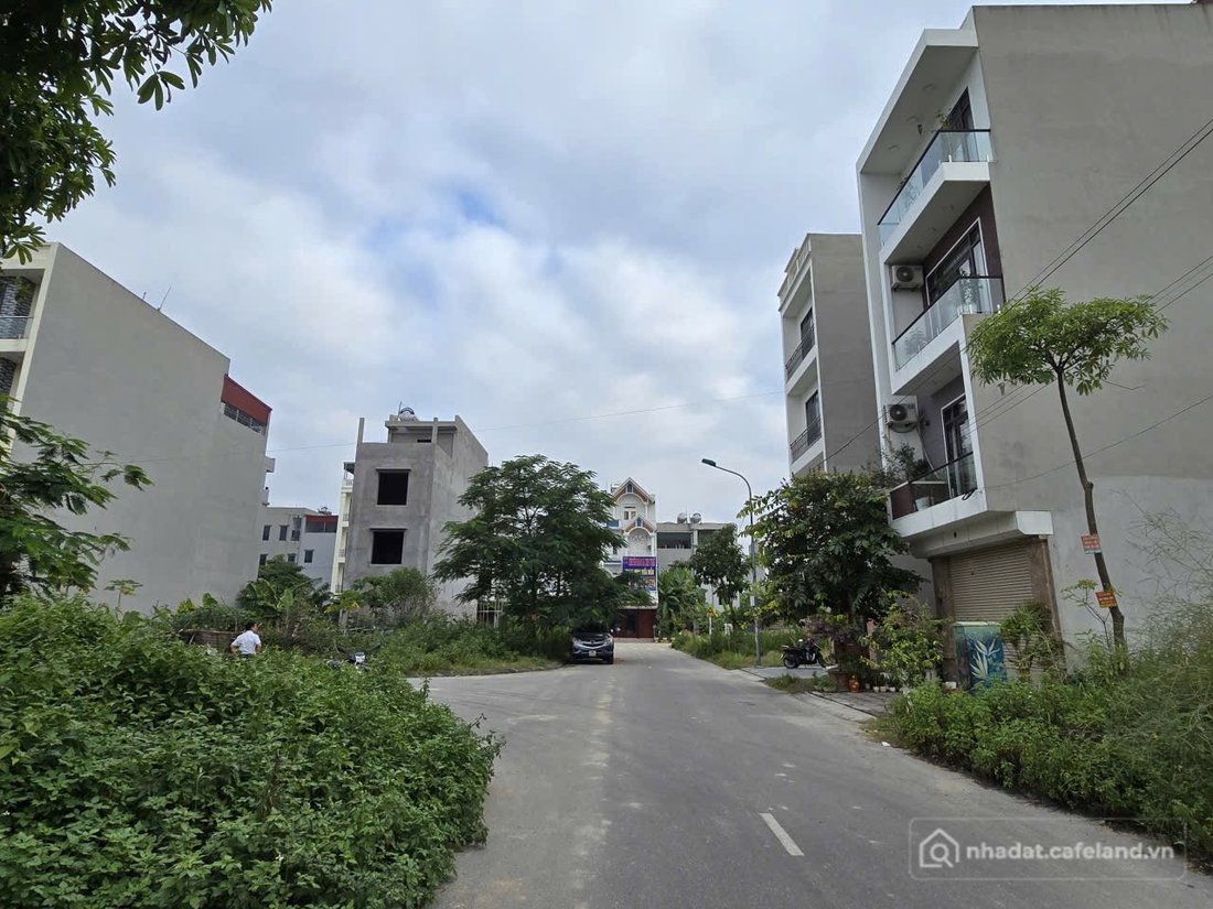 Bán đất thổ cư: Bán 81.2m đất dãy L2 giãn dân yên mẫn vạn an nhìn vườn hoa parad