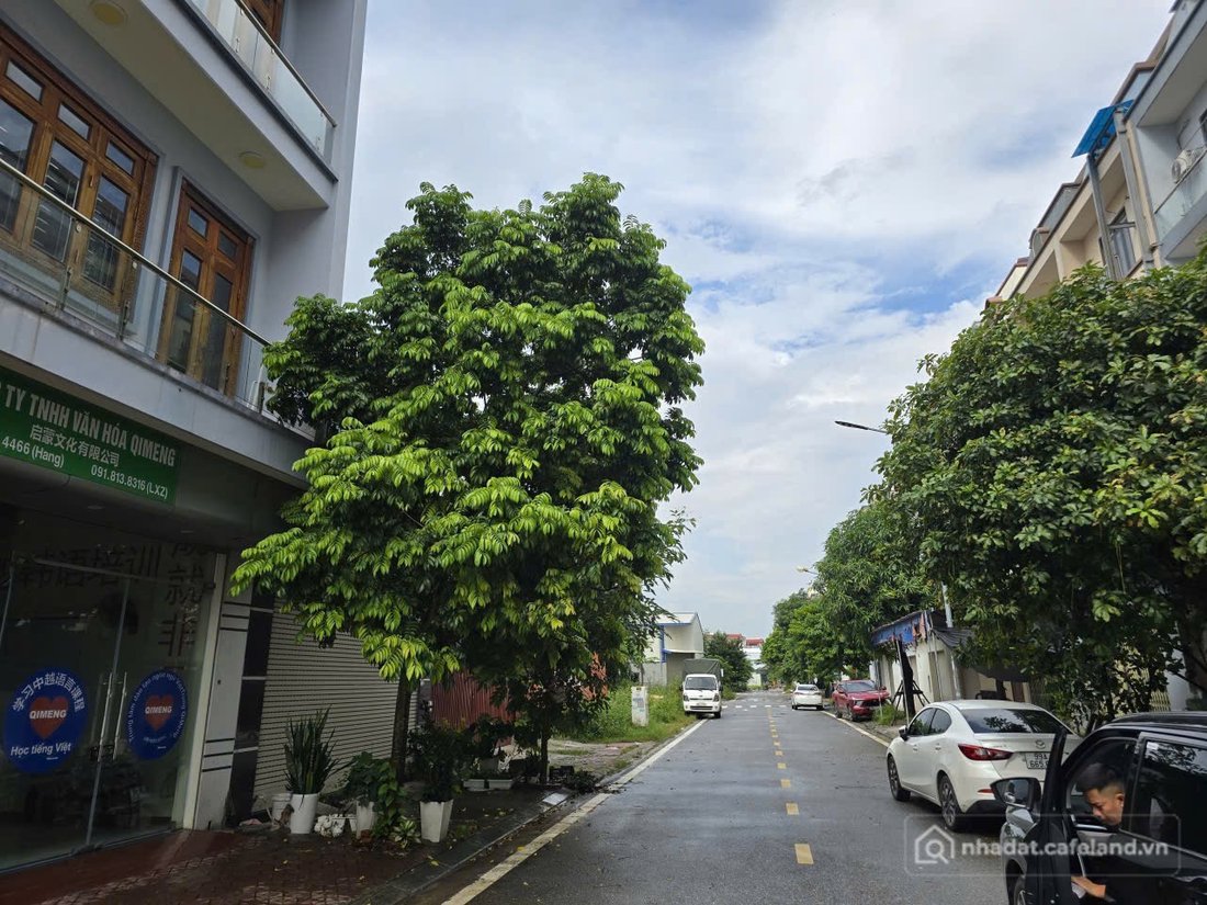 Bán đất thổ cư: Bán 106m đất dãy TH12 khu đô thị tây hồ tùng bách quế võ. Cạnh K