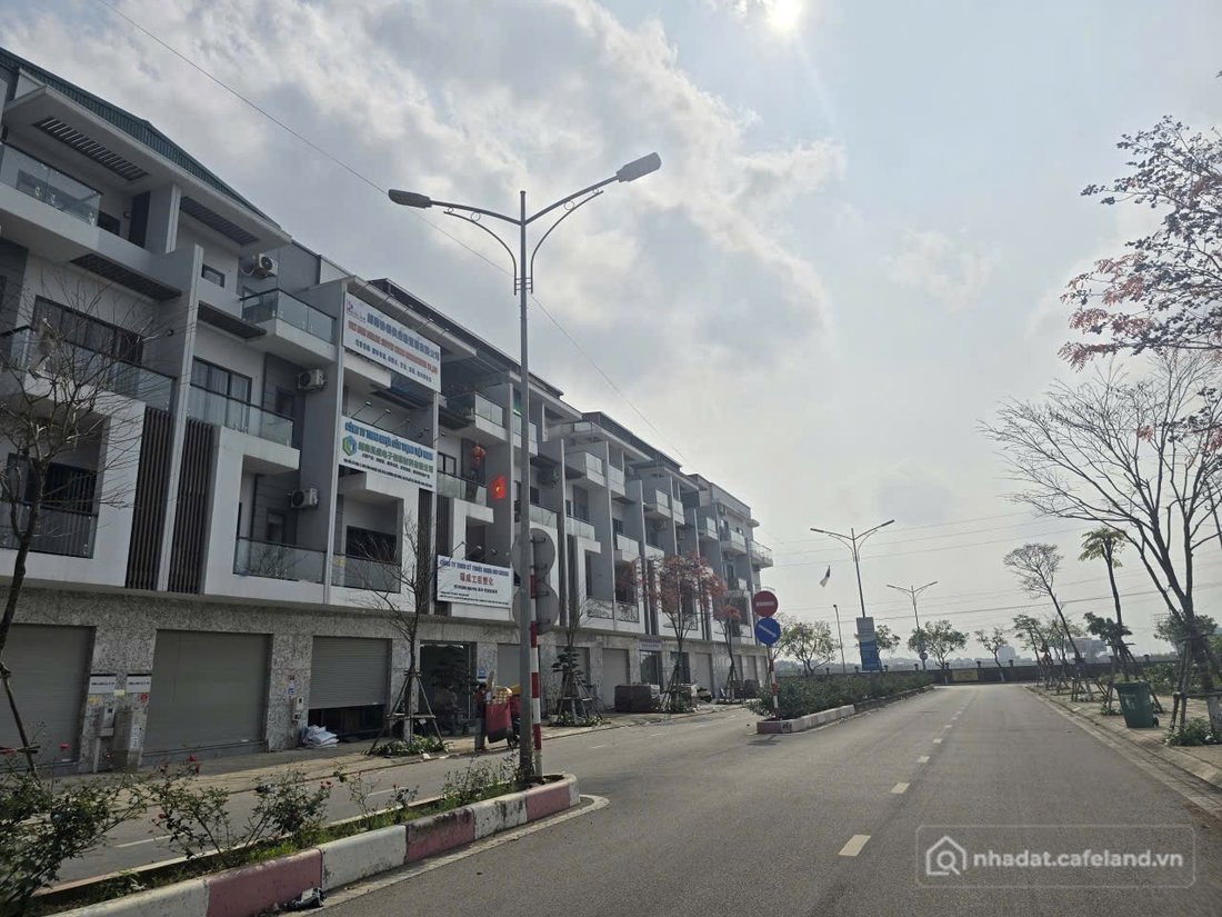 Bán nhà riêng: Bán căn xây thô 4 tầng diện tích đất 75m mặt 5m khu đô thị him la