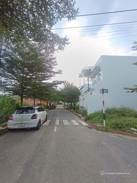 Bán đất thổ cư: ĐẤT NỀN ĐẮC ĐỊA GIÁ HỜI ; NGAY TRUNG TÂM TÂN TRIỀU