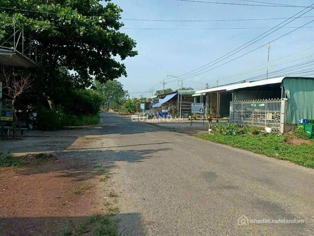 Bán đất thổ cư: Đất mặt tiền đường nhựa liên huyện Khu công nghiệp Long Tân Phú 