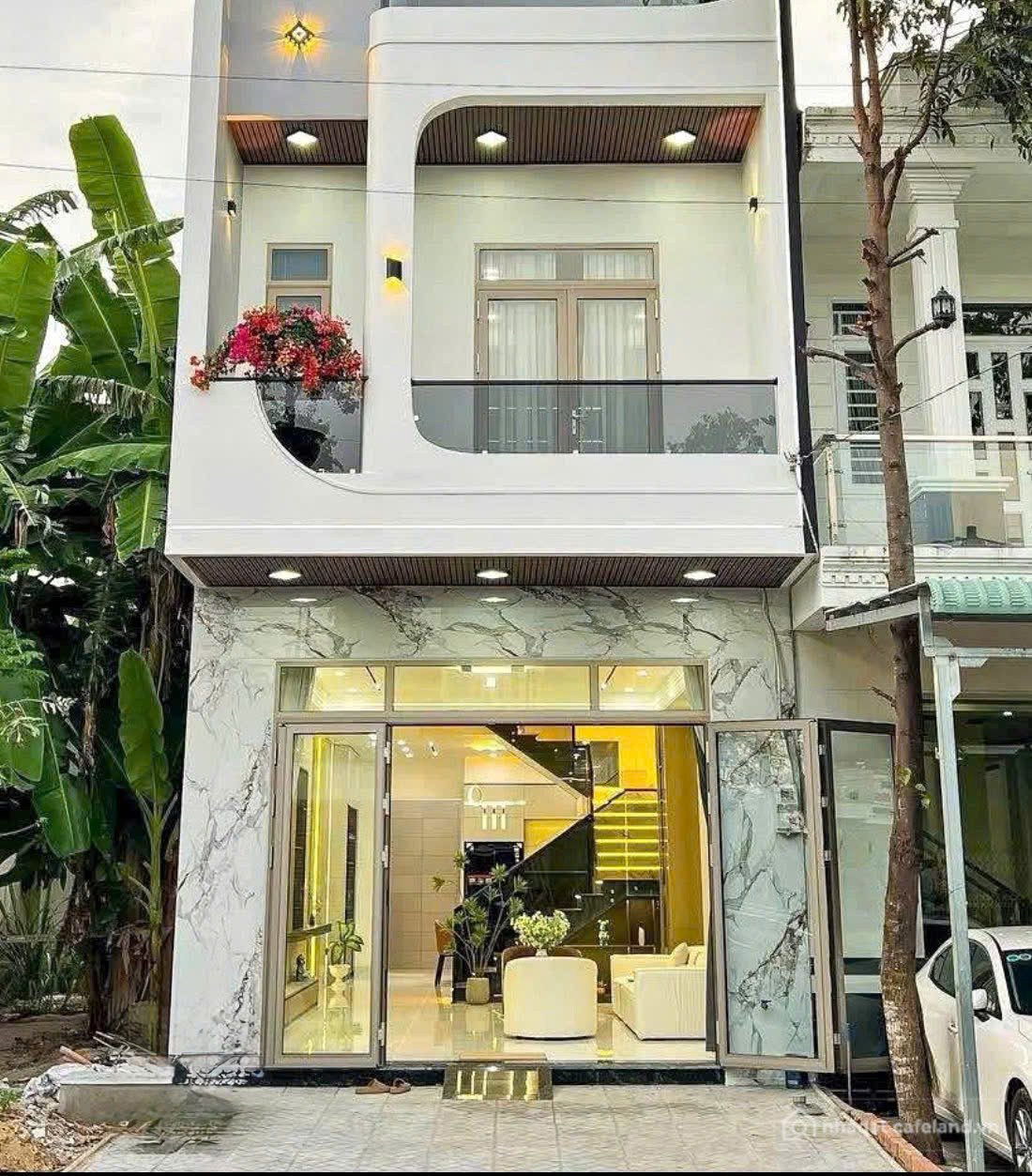 Bán nhà riêng: NHÀ LẦU MẶT TIỀN ĐƯỜNG LỚN GẦN SÂN BAY LONG THÀNH