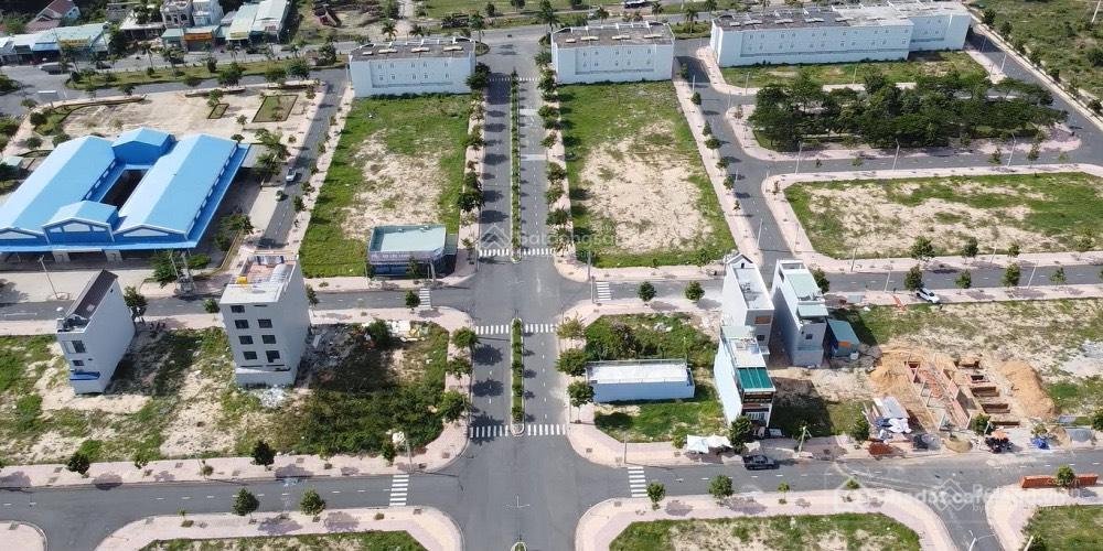 Bán đất thổ cư: Ra gấp! lô 90m2 ngay kdc d2d nằm sát chợ lộc an, trên đường dt76