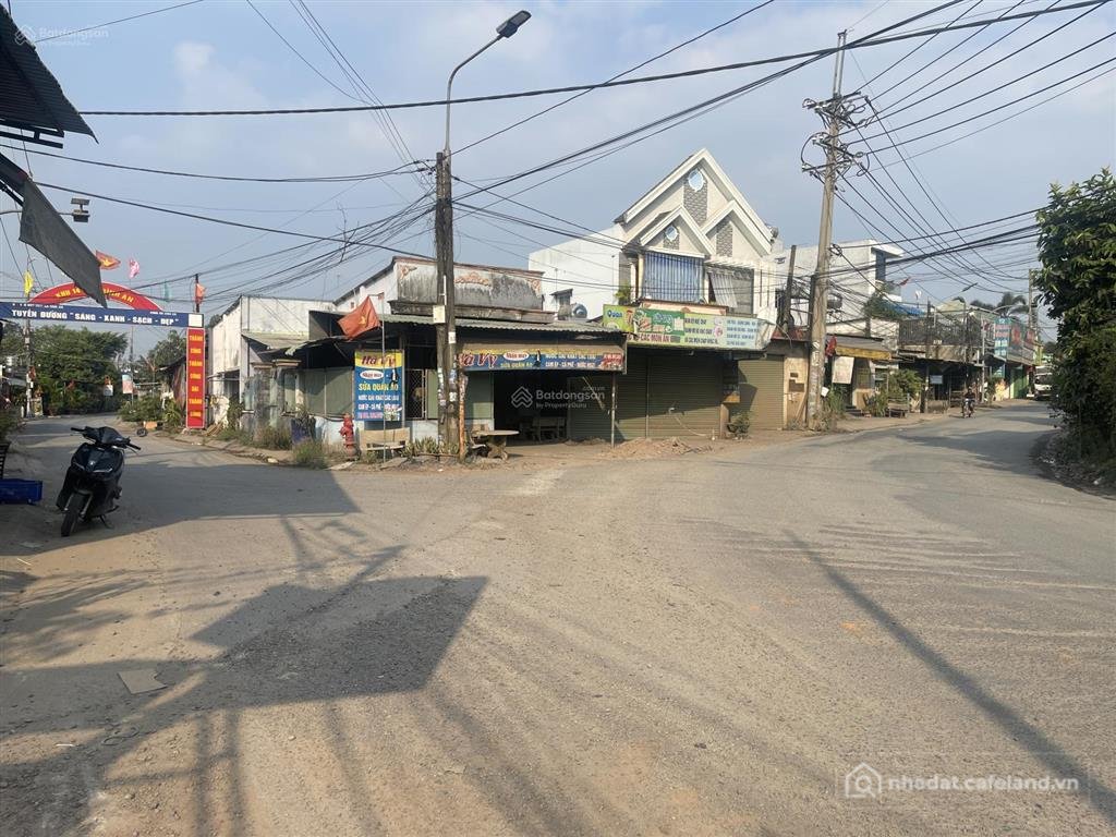 Bán đất thổ cư: Lô góc 3 mặt tiền rẻ đẹp đối diện gem sky world