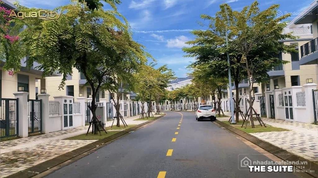 Bán nhà riêng: Kẹt tiền bán gấp nhà phố 8x20m khu trung tâm aqua city. chỉ 7.05 