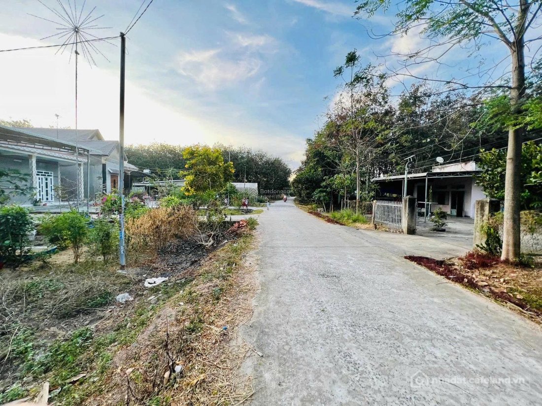 Bán đất thổ cư: Lô đất mặt tiền đường 32m ngay khu công nghiệp Bắc Đồng Phú sổ r