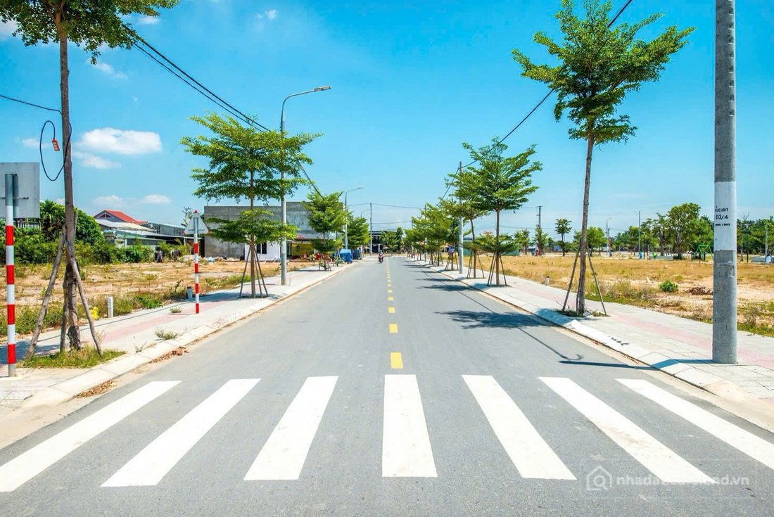 Bán đất thổ cư: CẦN BÁN GẤP LÔ ĐẤT (100M2) SỔ SẲN KẾ BÊN CHỢ ĐẦU MỐI AN BÌNH GIÁ