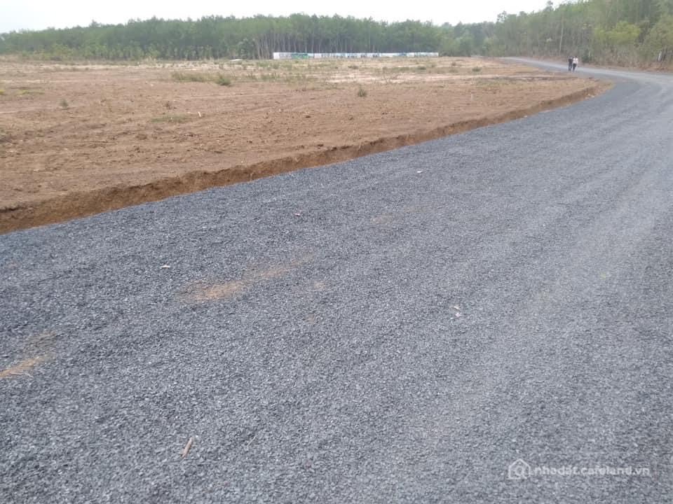 Bán đất thổ cư: Đất cặp sát GD1 khu công nghiệp 4200ha 200 sang sổ lh:0877999765