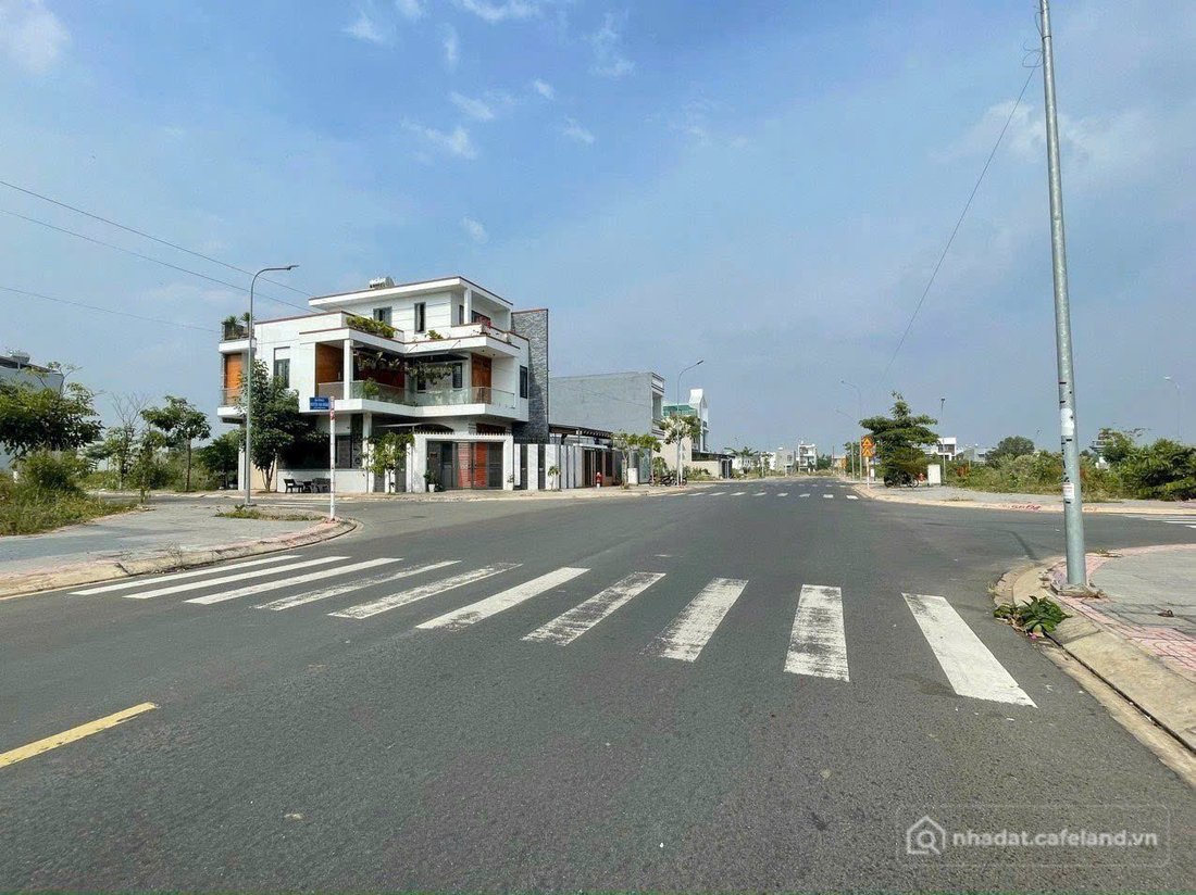 Bán đất thổ cư: Bán đất 250m2 có 100m2 thổ cư ngay chợ Đồng Xoài giá bể chỉ 1tr9