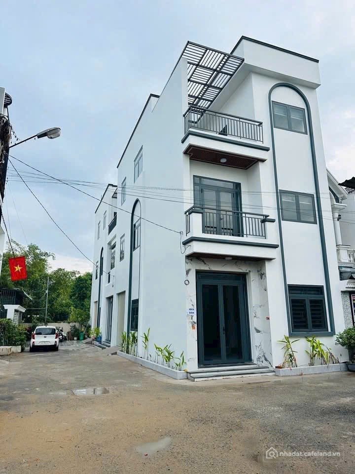 Bán nhà riêng: NHÀ LẦU KHU DÂN CƯ Nằm Trục Đường Chính. Đầy Đủ Công Năng