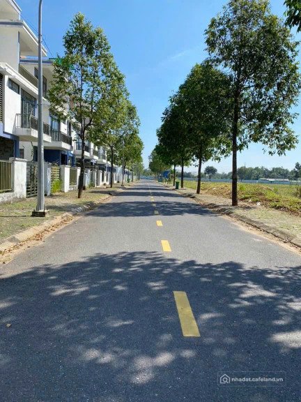 Bán đất thổ cư: Bán đất cách Sân Bay Long Thành 5km - Mặt tiền đường 30m - Sổ Hồ