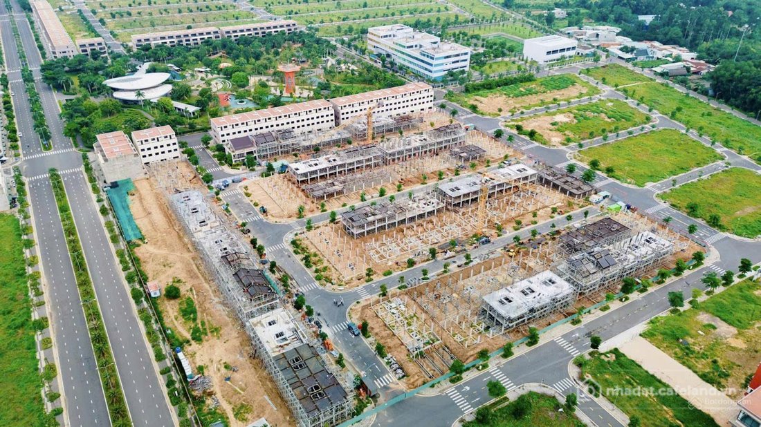 Bán đất thổ cư: Đất nền mặt tiền Sân Bay Long Thành - Giá chỉ 15triệu/m2- Sổ Riê