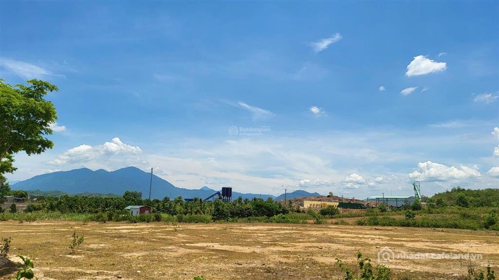 Bán đất thổ cư: Bán đất gần cụm công nghiệp sông cầu, 3 triệu/ m2, 500.8m2, giá 