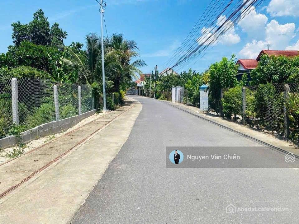 Bán đất thổ cư: Bán lô đất mặt đường nhựa diên hoà, khu dân cư đông đúc. giá bán