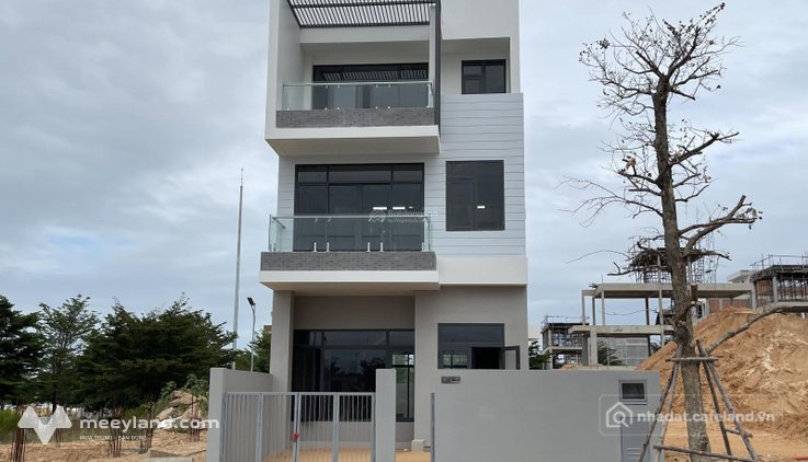 Bán đất thổ cư: Bán nhanh nền ParaGrus hướng Đông Bắc, gần biển, hai mặt thoáng,