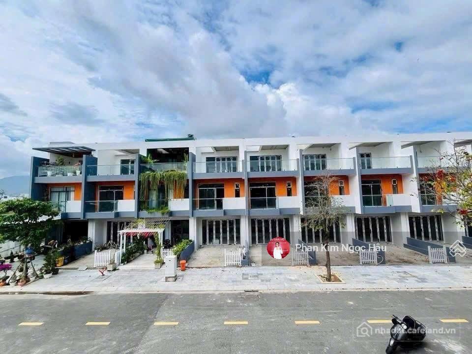 Bán nhà riêng: Bán nhanh căn nhà thô 3 tầng gói 8 mỹ gia (the capella garden nha