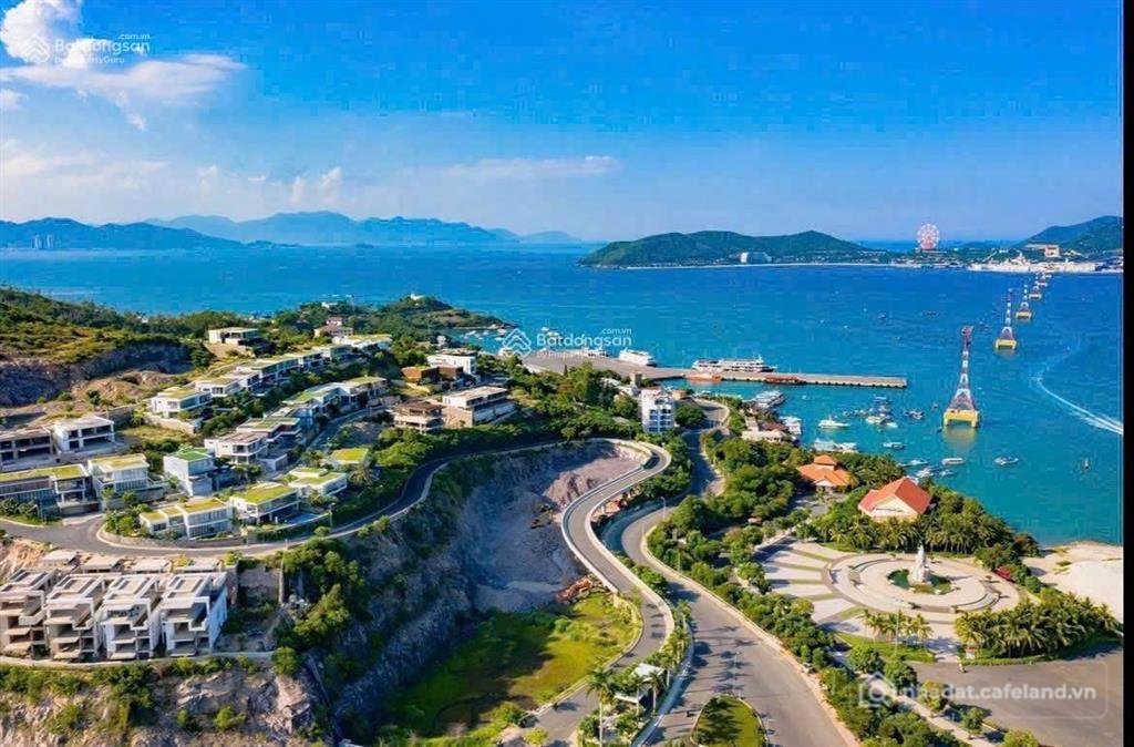 Bán nhà riêng: Qũy căn cuối biệt thự anh nguyễn. 0822 618 *** gặp em tiến