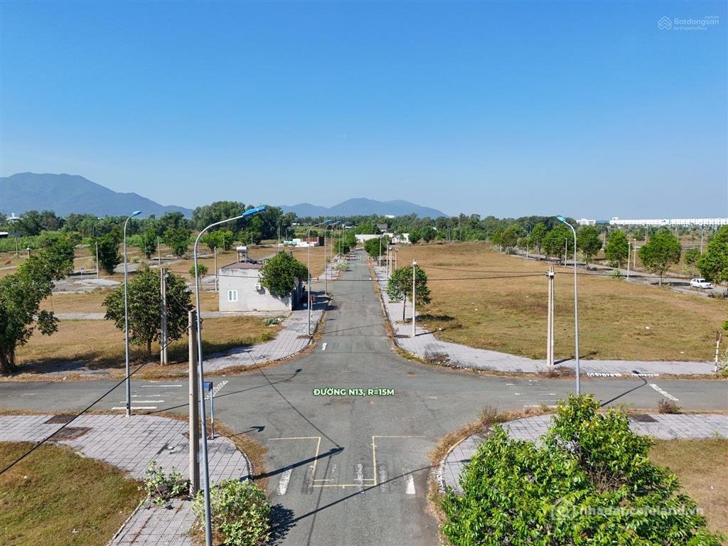 Bán đất thổ cư: Lô góc tái định cư sonadezi suối nghệ, đường d14 và n13 vị trí c