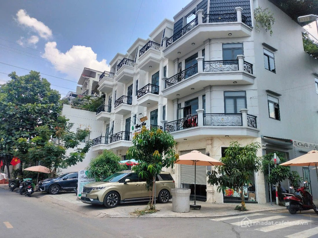 Bán nhà riêng: Siêu Phẩm Nhà Phố 3 Lầu Mặt Tiền Nguyễn Triệu Luật – Hồ Văn Long