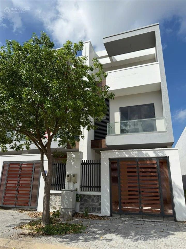 Bán nhà riêng: Cần bán gấp nhà phố bà rịa, bà rịa city gate, mặt tiền ql51, 100m