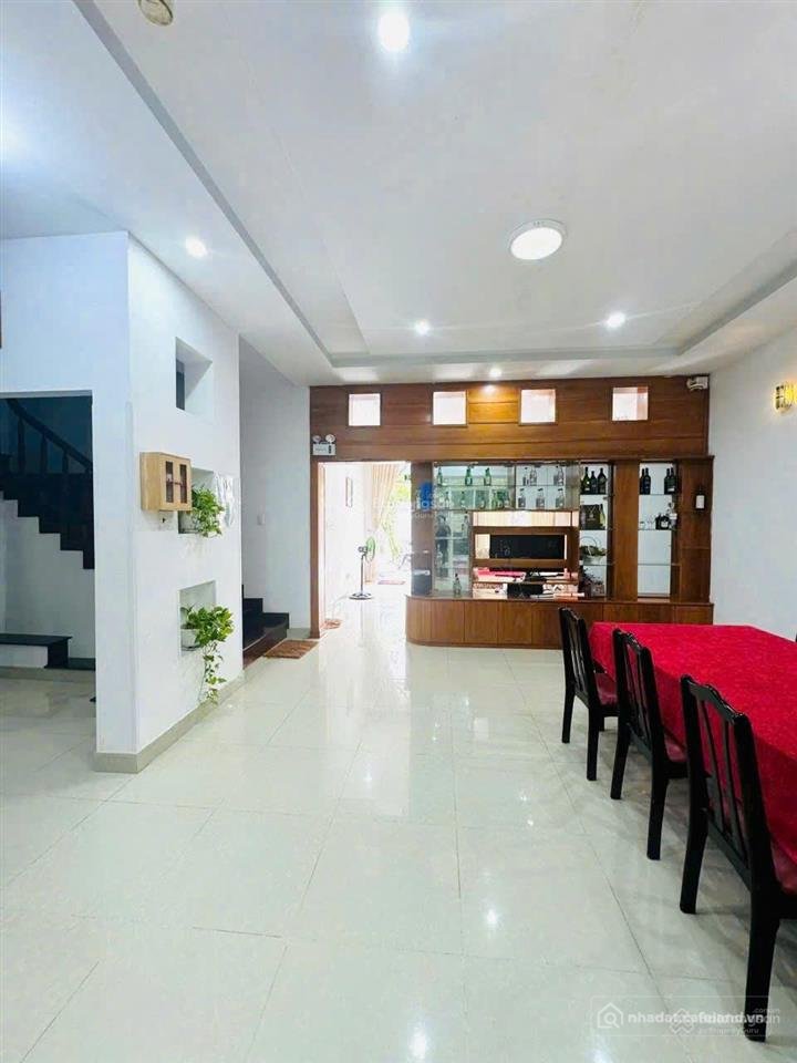 Bán nhà riêng: Bán biệt thự khu lạc long quân cách công viên hồ điều hoà 40m đất