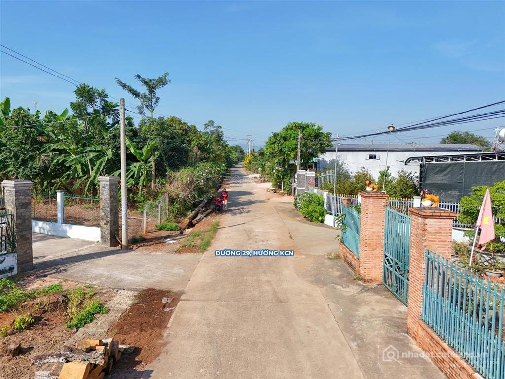 Bán đất thổ cư: bán 10m mặt tiền đường 29, hướng ra khu công nghiệp sonadezi châ