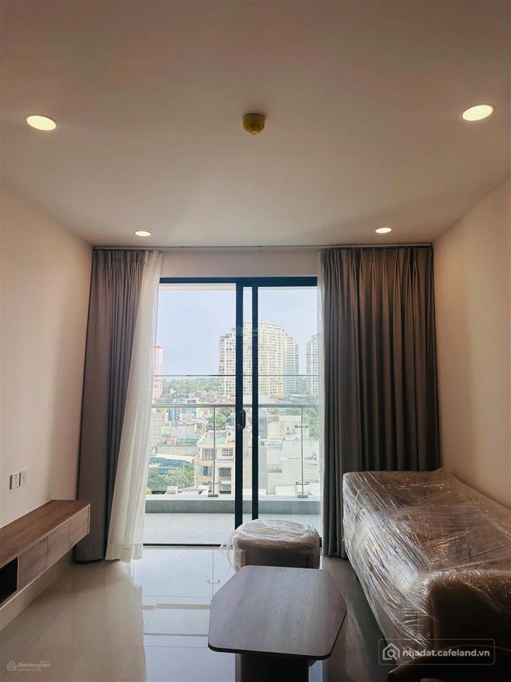 Bán căn hộ chung cư: Ra hàng căn 2pn tầng trung, view nội khu đẹp tuyệt vời. hướ