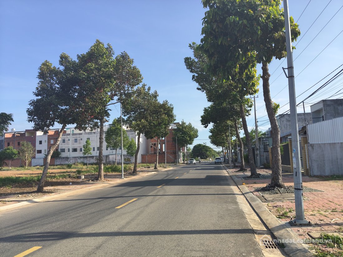 Bán đất thổ cư: Cần bán đất mặt tiền trần hưng đạo cách chợ long điền 200m