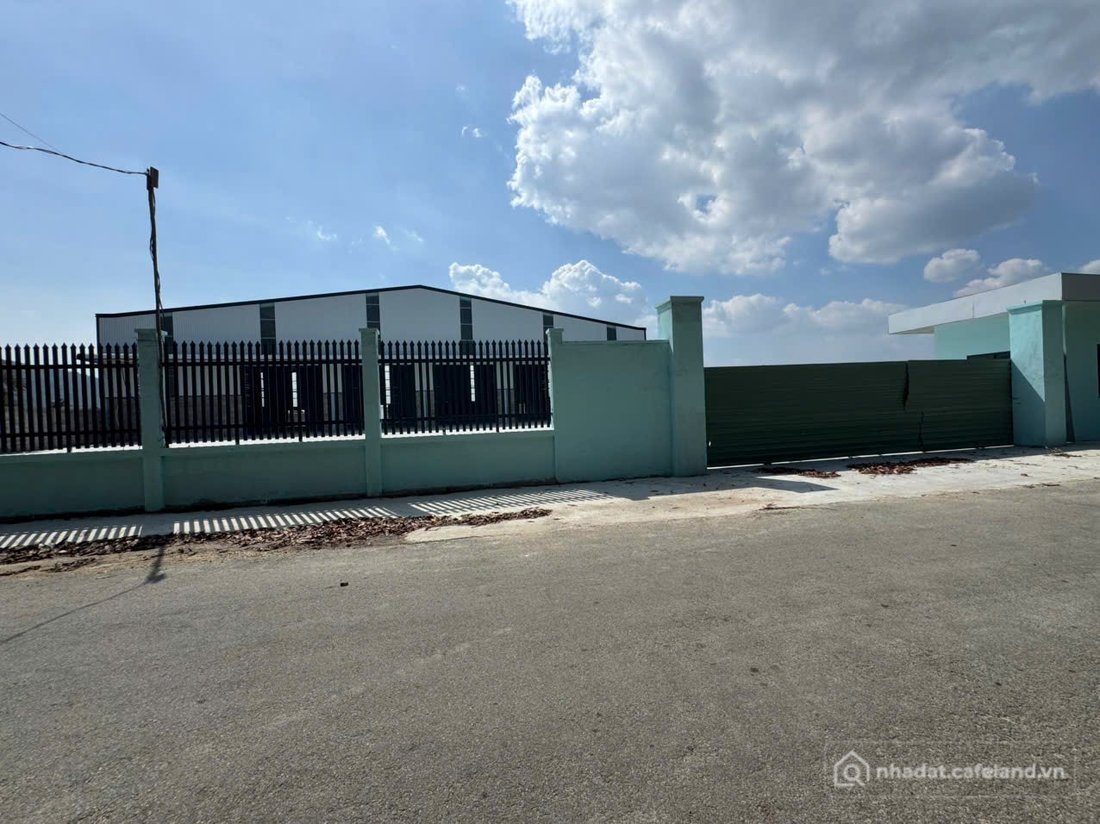 Bán đất thổ cư: Bán Xưởng đường xe cont. Phú Mỹ- Tóc Tiên. Có 200m thổ