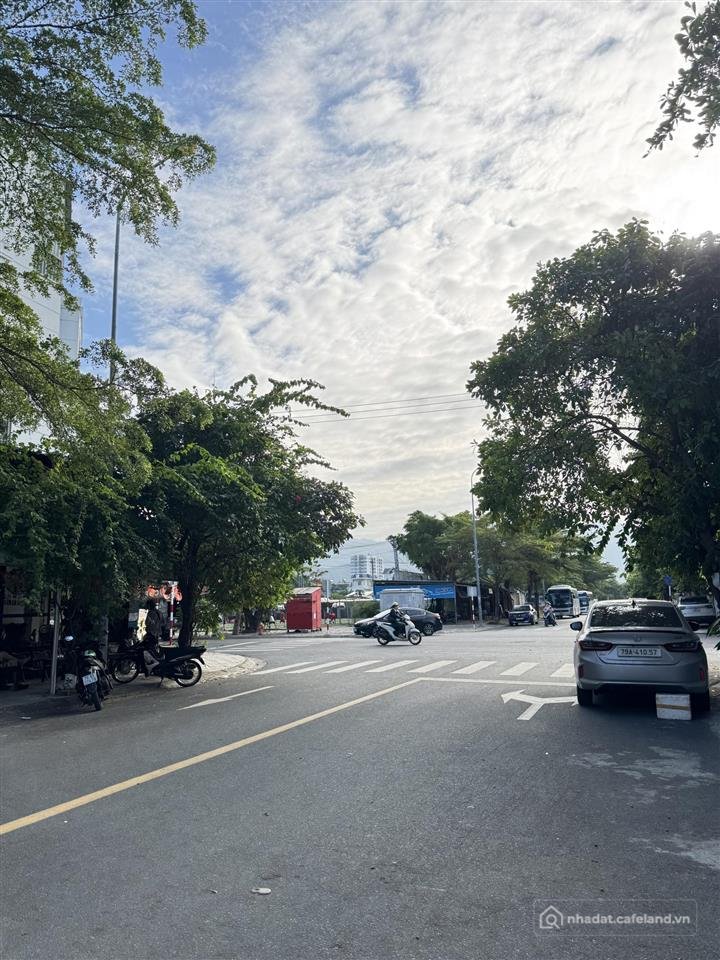 Bán nhà riêng: Bán nhà 4 tầng sát sân bóng kdt phước long. giá 12 tỷ hướng đông 