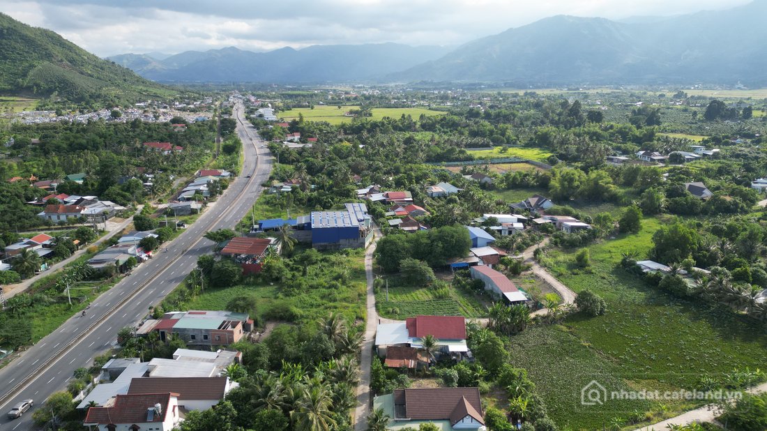 Bán đất thổ cư: Đất 3 mặt tiền QL1A xã Suối Dầu, Khánh Hoà ( trước là Suối Cát ,