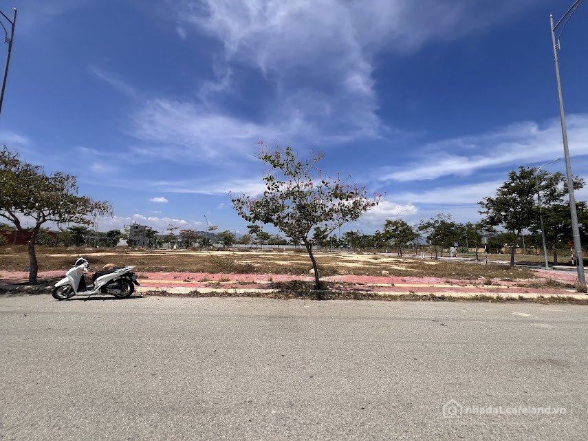 Bán đất thổ cư: Cặp Đất Nền Khu Đô Thị Biển Bình Sơn - Gần Chung Cư Hacom