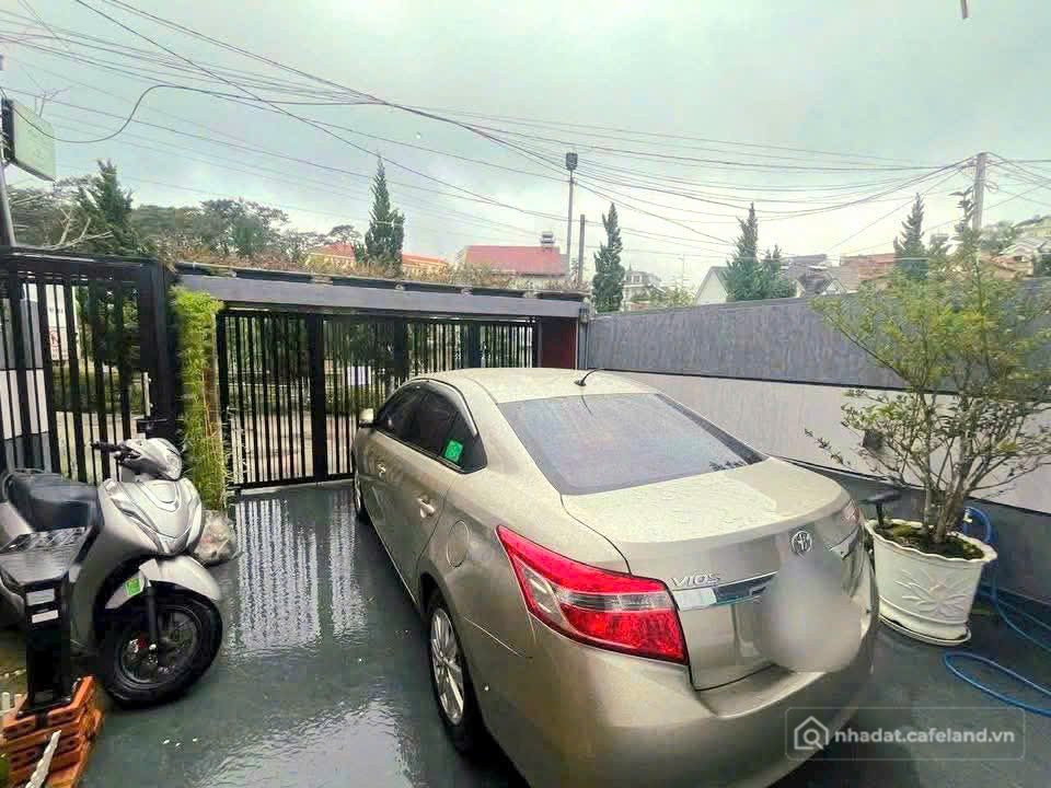Bán nhà riêng: Bán nhà mới sân đậu xe hơi khu dân cư trung tâm, đi chợ đêm Đà Lạ