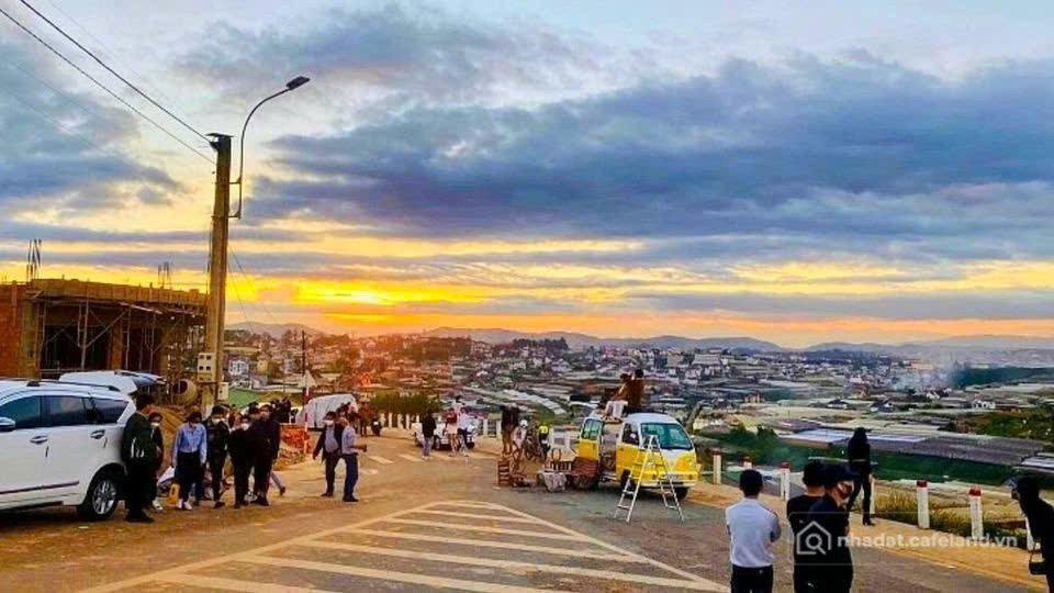 Bán đất thổ cư: Bán đất đẹp khu dân cư Huỳnh Tấn Phát trung tâm Đà Lạt, gần cafe